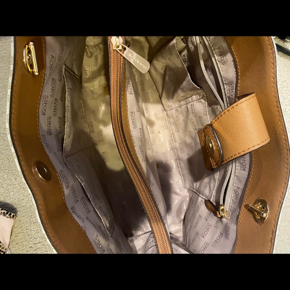 Handbag - Picture 7 of 10